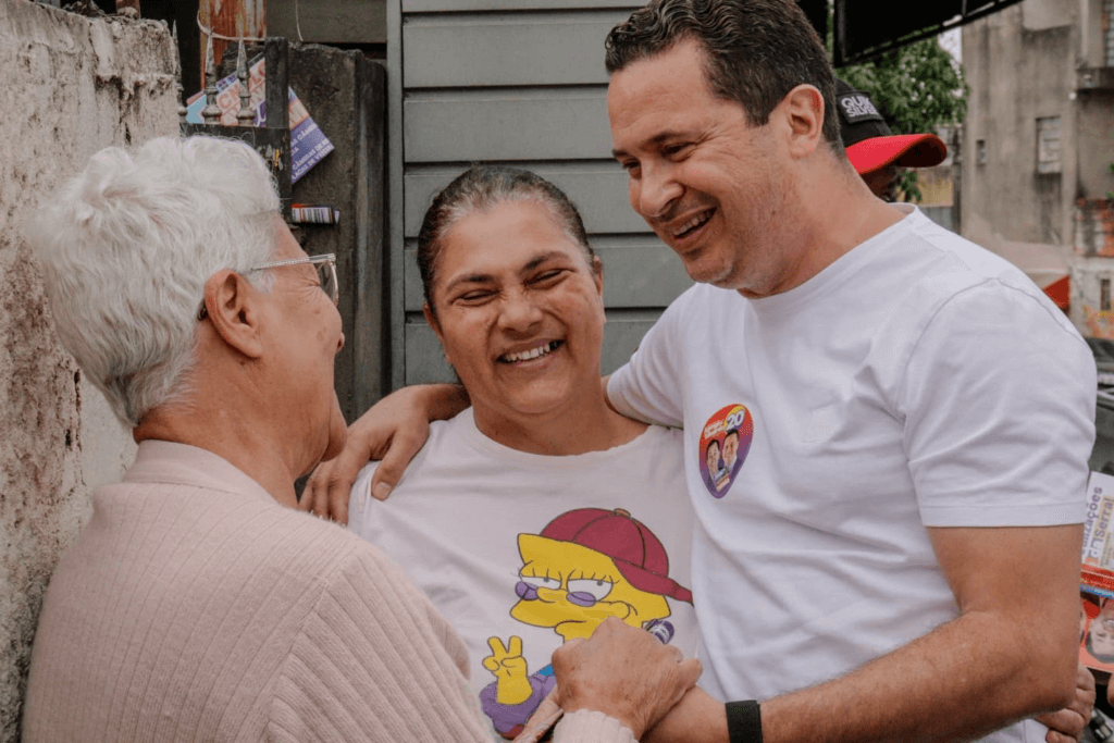 O deputado Eduardo Nóbrega (Podemos) durante campanha pela cidade. Foto: Reprodução (Facebook)