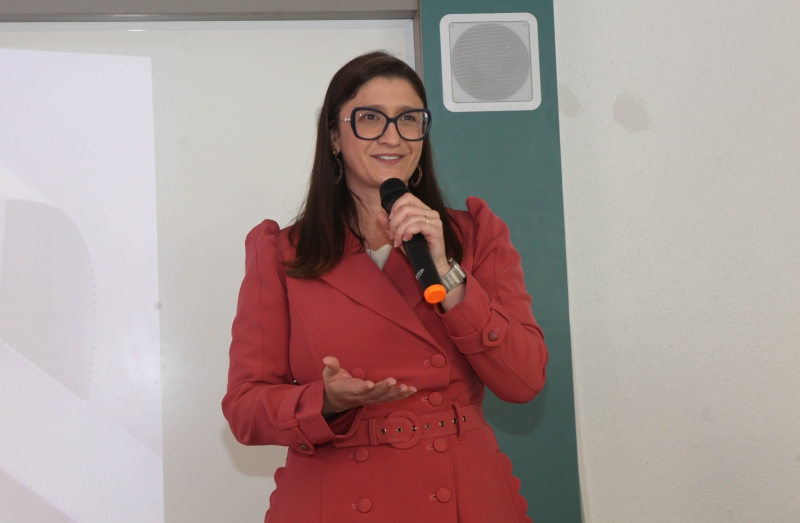 A advogada Thaís Miana, durante 1ª Mostra de Arte Urbana Feminina, realizada em Outubro de 2025. Foto: divulgação.